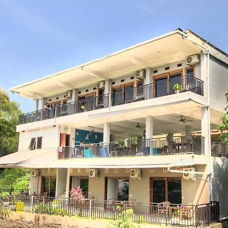 Hotel Bonne Nuit Labuan Bajo Exterior photo