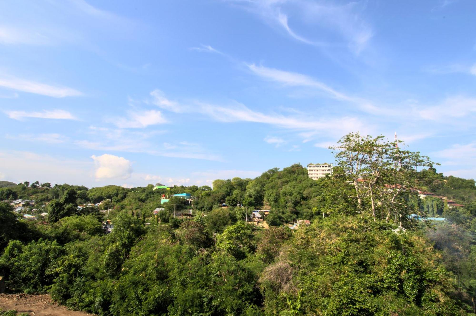 Hotel Bonne Nuit Labuan Bajo Exterior photo